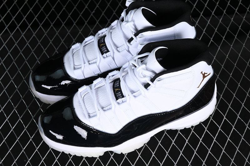 AIR JORDAN 11 WHITE/BLACK ESPECIAL