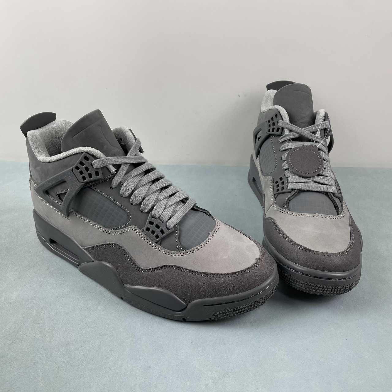 AJ4  GREY CIMENT