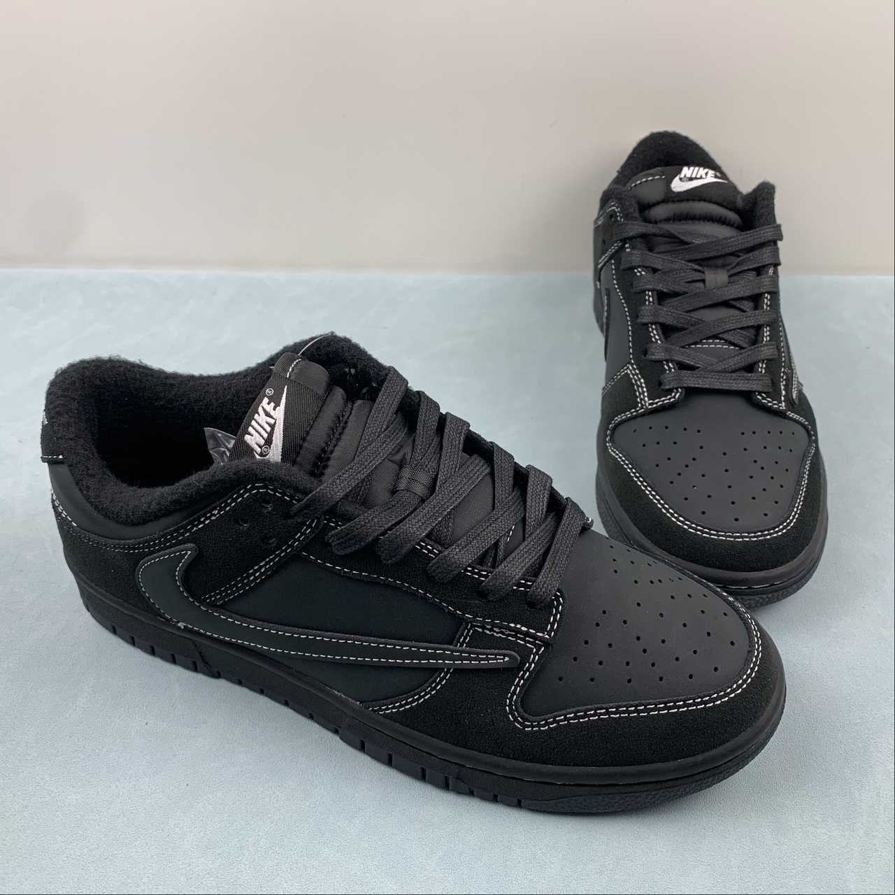 DUNK TOTAL BLACK