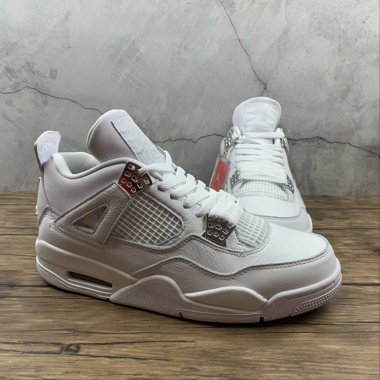 AJ4 TOTAL WHITE