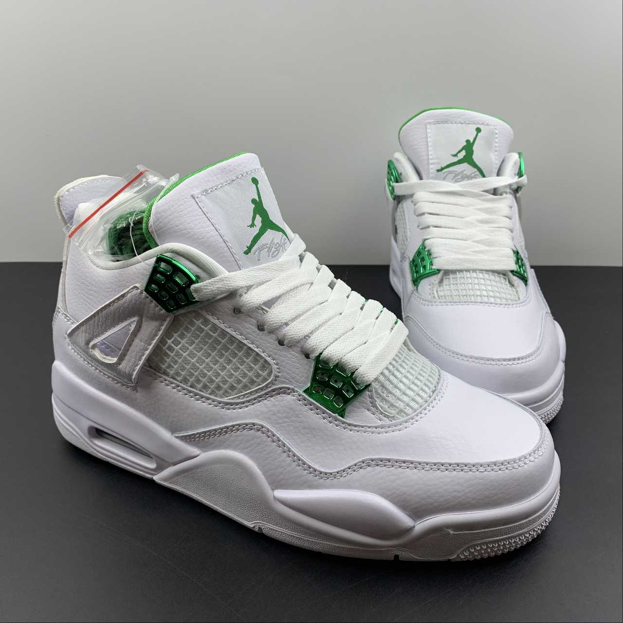 AJ4 WHITE/GREEN